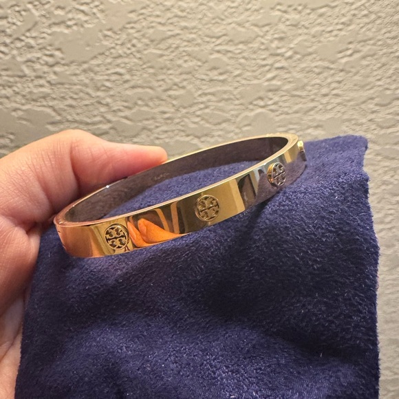 MILLER STUD HINGE BRACELET. One Size. 7mm - Picture 2 of 4